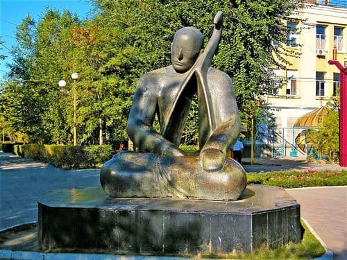 Лаконичная скульптура «Эхо» в Элисте — символ открытости калмыцкой души